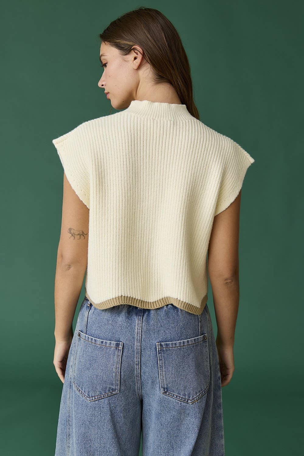 PREORDER : Taylor Scallop Hem Knitted Vest: CREAM / OATMEAL trim