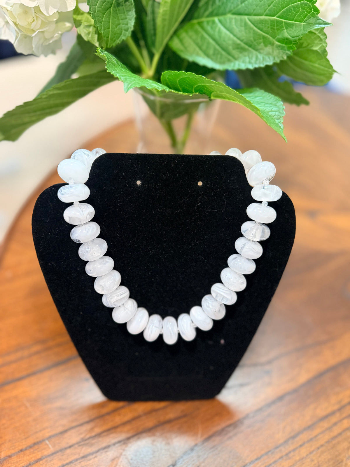 Chunky Beaded Necklace: WHITE