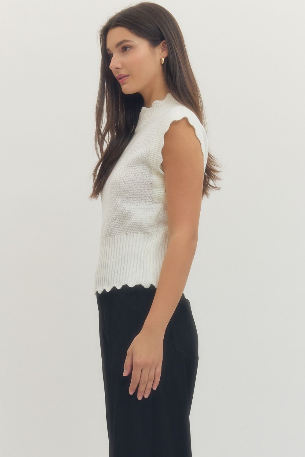 Entro - Scallop Trim Ribbed Waist Top / OFF WHITE