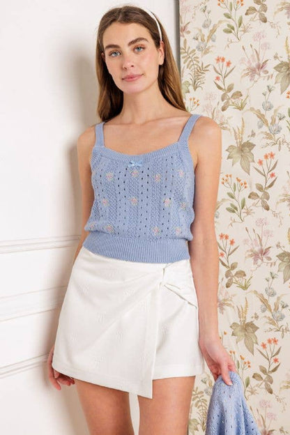 Bow embossed woven white skort