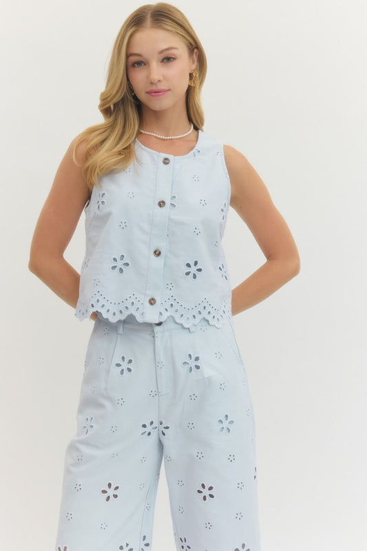 Entro Eyelet embroidered sleeveless crop top / LIGHT BLUE