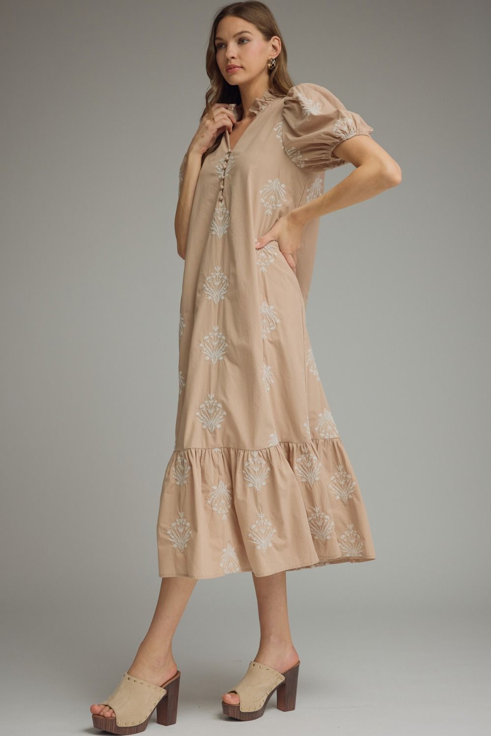Entro Latte embroidered midi dress